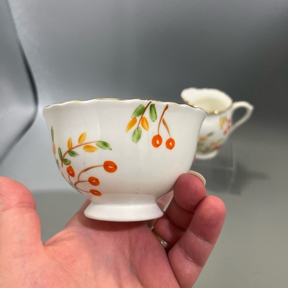 Vintage Delphine Sugar Bowl & Individual creamer. piece set.Bone china England. - Picture 4 of 16